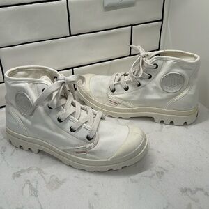 Palladium Pampa Hi L’Original size 8 White Lace Up Boots Lug Sole